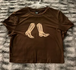 Shein Cowboy Boot Cropped Tee - Brown Size L thumbnail 1