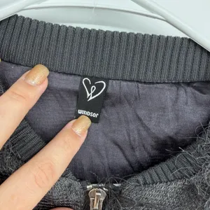 Windsor Cropped Faux Fur‎ Jacket Gray Zip Front Size S/M Unique Artsy thumbnail 4