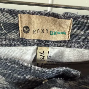Roxy Womens Jeans Sz 7 28 Tropical Gray‎ Sunburners Skinny Beach Hawaiian Denim thumbnail 6