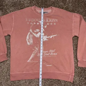 Brooks & Dunn crewneck sweatshirt 'Down that Red Dirt Road'. thumbnail 4