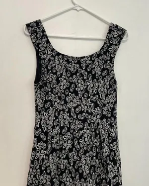 ANN TAYLOR LOFT Black White Rose Floral Print V-Neck Sleeveless Midi Shift Dress thumbnail 9