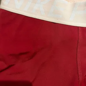 Women’s Nike Pro Therma Leggings thumbnail 4