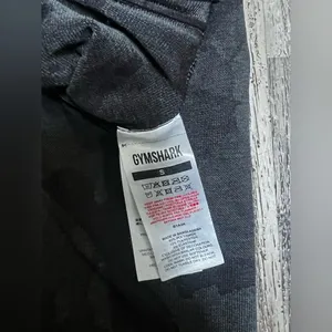 Gymshark camo leggings in size small thumbnail 2