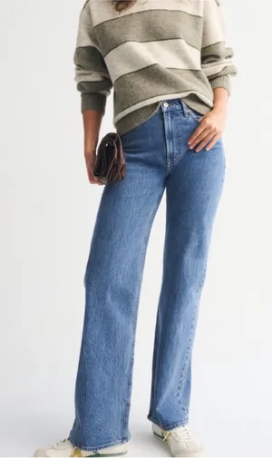 Abercrombie High Rise 90s Relaxed Jean thumbnail 1