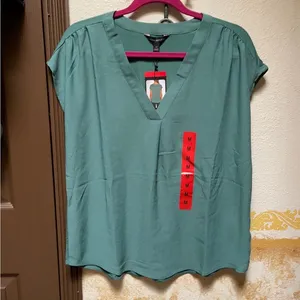 Banana Republic - green blouse NEW SIZE M thumbnail 1