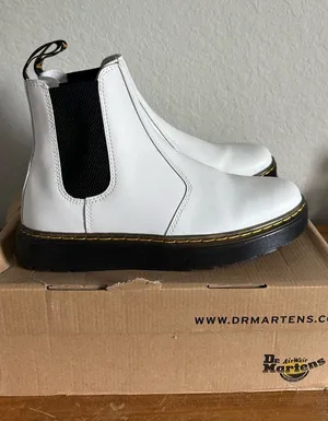 Dr. Martens Boots Women’s thumbnail 1