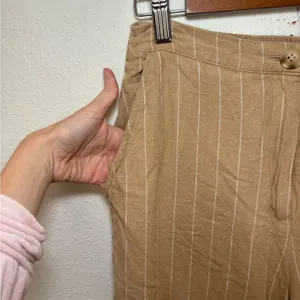 Skies Are Blue Small Tan Linen Cropped High Rise Pin Striped Pants‎ 73976 Latte thumbnail 8