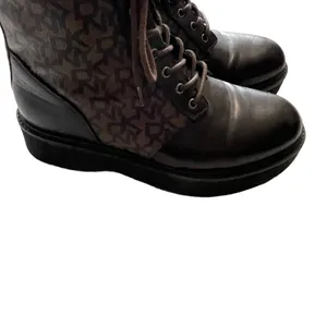 DKNY Women's‎ Size 7.5 M Roselyn Brown Monogram Print Lace Up Combat Boots thumbnail 4