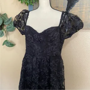 Notable Elegance Black Mesh Floral Applique Bustier Midi Dress thumbnail 7