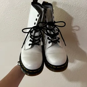 Dr. Martens 11821 classic white leather women's 8-eye 1460 combat boot LADIES 7 thumbnail 3