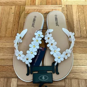 Ashley Blue Daisy Flip flops Size 9 White thumbnail 3