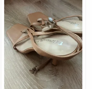 DEleventh Nude Strappy Square-Toe Heels EU 38 thumbnail 3