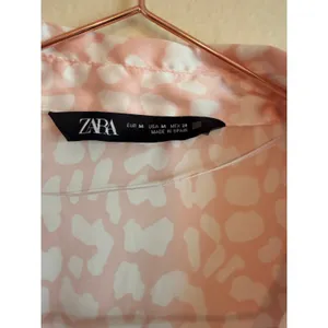 Zara Button Up Shirt Women‎ Small Pink Animal Print Satin Relaxed Blouse thumbnail 9