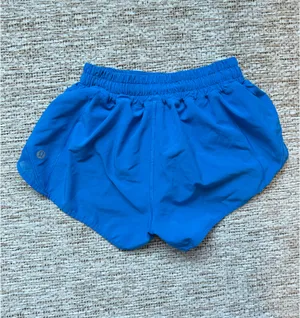 Lululemon Hotty Hot 2.5" Shorts thumbnail 3