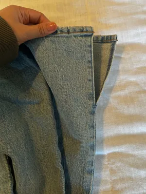 Abercrombie Jeans: The 90s Straight Ultra High Rise. thumbnail 3