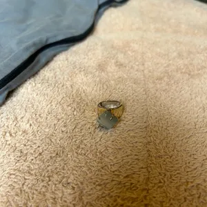 Kendra Scott Gold Ring with Gray Stone thumbnail 7