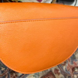 Universal Threads Brown Crossbody Bag with Cream Strap thumbnail 7