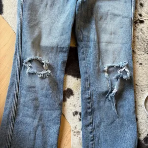 GOOD AMERICAN Good Curve Distressed Jeans‎ Size 10/30 STYLE: GCS127T thumbnail 2
