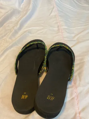 H&M black flip flops thumbnail 6