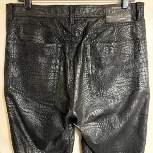 Vintage Guess Jeans 1990s Black Crocodile Embossed Faux Leather Pants Size 33 thumbnail 12