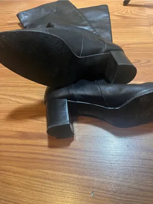 Classic Black Leather Knee thumbnail 8