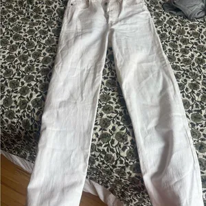 White Levis thumbnail 1