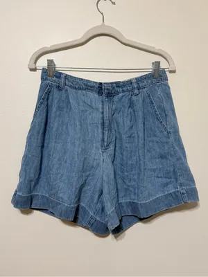 GAP Chambray High Rise Pleated Short 5” Size 6 thumbnail 2