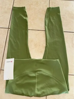 Lululemon Instill High Rise 25” Green Foliage Size 6 NWT thumbnail 2