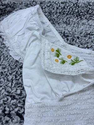 White Floral Embroidered Babydoll Split Collar Smocked Milkmaid Top Size L Boho Floral Prairie thumbnail 4