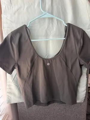 Lululemon Gray Short Sleeve Cropped Athletic Top thumbnail 5