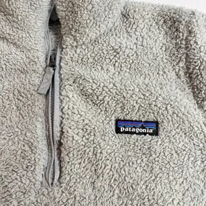 Patagonia womens fuzzy 1/4 zip fleece. Los gatos. salt gray. Size S. outdoors thumbnail 4