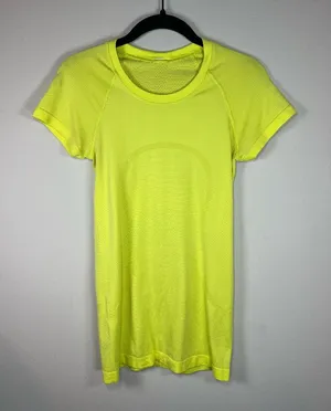 Lululemon Woman's Swiftly Tech Yellow Lime Seamless Short Sleeved Shirt Top Sz 4 thumbnail 1