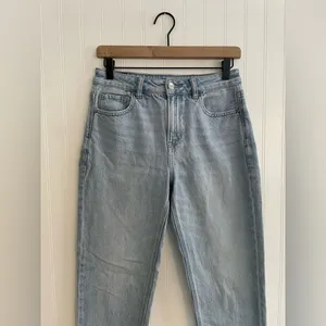 AMERICAN EAGLE Women’s AE Strigid Mom Jean in Blue Breeze Wash Denim Size 4L thumbnail 8