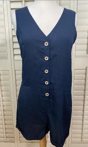 Navy V thumbnail 1