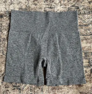 Colsie bike shorts Gray Size M thumbnail 1