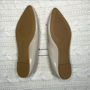 Gold Toe Womens Patent Ballet Flats with Bow and Leopard Lining in Nude thumbnail 2
