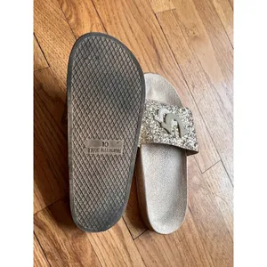 True Religion Keilani Slide Sandals Women Size 10 Gold Glitter Horseshoe‎ Logo thumbnail 4