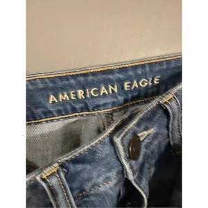 American Eagle Light Distressed Tomgirl Skinny Jeans Size 00 thumbnail 4