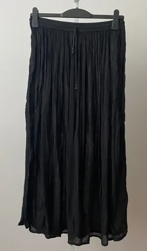 Boho Beachy Relaxed Flowy Witchy Crinkle Maxi Skirt OS Black thumbnail 1