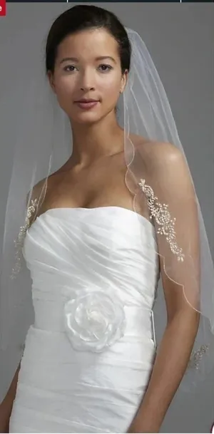 David’s Bridal Ivory Scalloped Edge Veil thumbnail 1