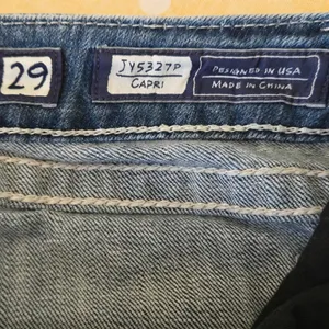 Miss Me FLEUR DE LIS Capri Jeans size 29 thumbnail 8