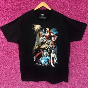 Marvel Avengers Comic Book Tshirt size XL thumbnail 1