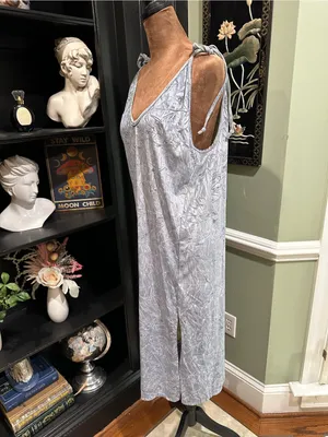 Urban Renewal Remnants Tie-Shoulder Velvet Midi Dress Size Medium thumbnail 6