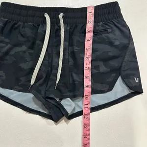 Vuori Camo Athletic Running Shorts Black Gray Drawstring Size Small Performance thumbnail 9