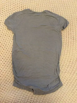 Athleta Speedlight Seamless Stretch Ruched Short Sleeve Gray Tee Size S thumbnail 2