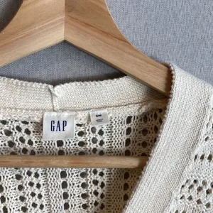 Gap Crochet poncho thumbnail 6