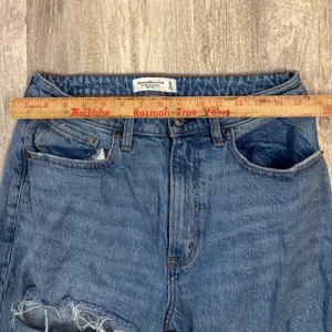 Abercrombie & Fitch Curve Love 90s Relaxed High Rise Distressed Jeans US 10 Tall thumbnail 4