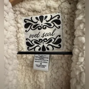 Y2K NWT Wet Seal Size Medium Sherpa Lined Cozy Vest thumbnail 10