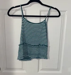 NWOT Green and White Crop Top thumbnail 3