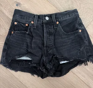 Artizia Levis Black Distressed Denim Women's Shorts 24” thumbnail 1